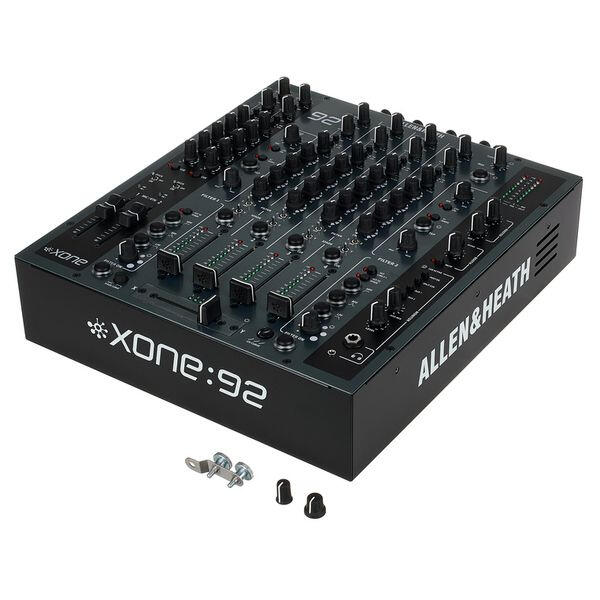 Allen & Heath Xone:92 MK2 Table de mixage professionnelle reconnue pour sa qualité audio et son célèbre filtre analogique.